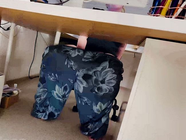 Download: KarinaNelson - Dildo, Finger & Schwanz – meine geile Büro-Session