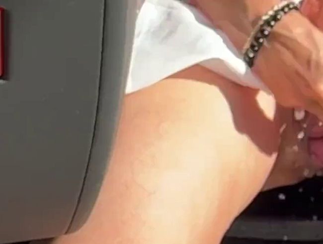 Download: KatherinePierce - Erst Anal gestopft und dann public aus dem Auto gesquirtet