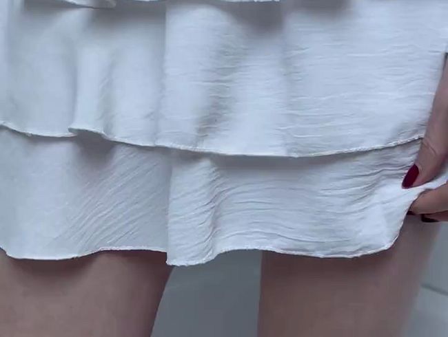 Download: Kati_Hot - im weißen röckchen gepisst