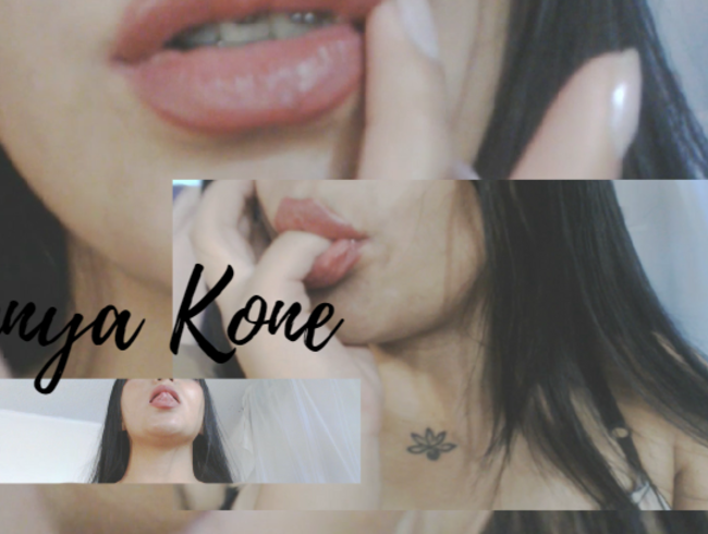 Download: KenyaKone - Finger im Mund