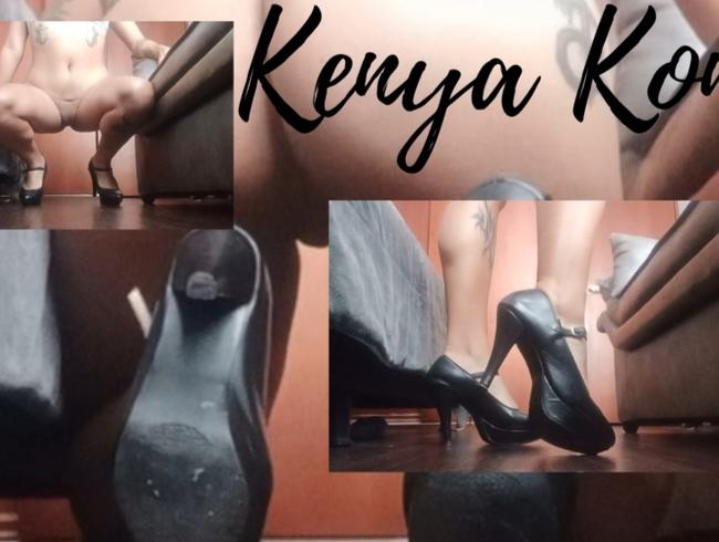 Download: KenyaKone - Nackte Sekretärin in schwarzen High Heels
