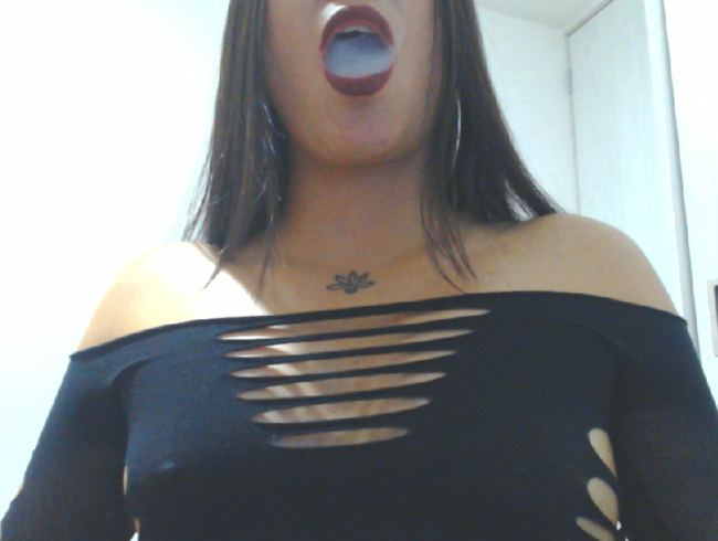 Download: KenyaKone - Ich rauche Zigaretten dunkle Lippen