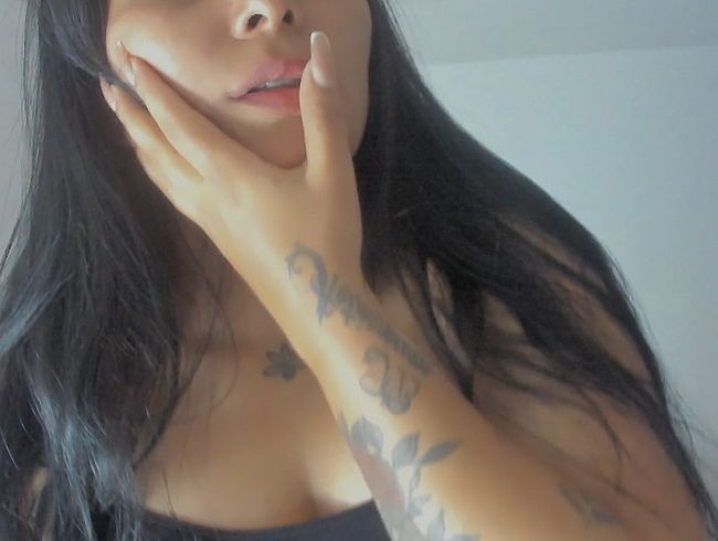 Download: KenyaKone - Sie geben Ihrer Untergebenen, was sie verdient