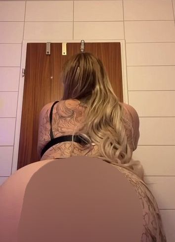 Download: Kimberly-sweet - Wie gefällt dir mein süßer praller Hintern? (Ohne ton)