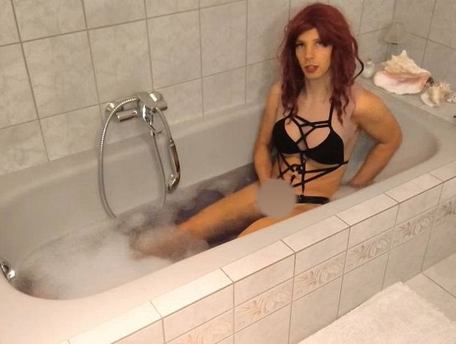 Download: Kinky-Kristina - Nicht nur nass sondern übertrieben feucht?