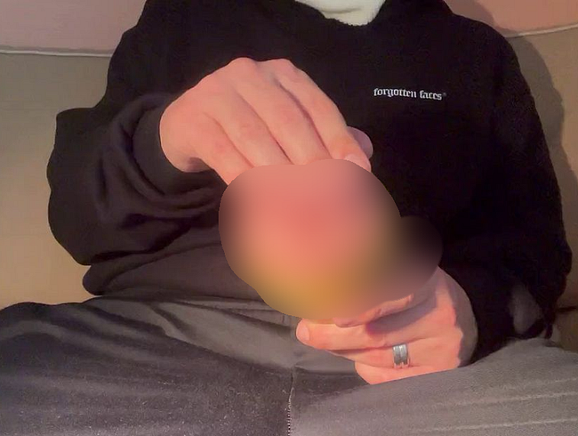 Download: KinkyMcLovin - Big Dick Bull fingert deine Freundin und demütigt dich dabei