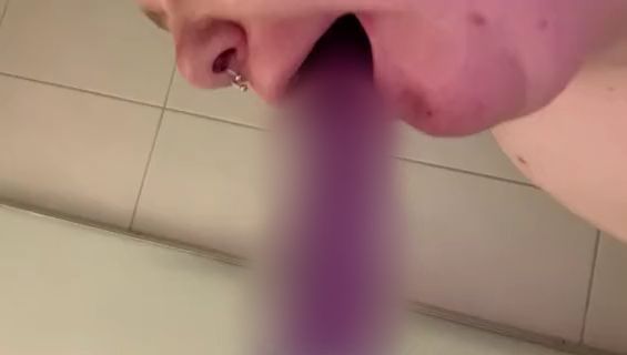 Download: Kinky_Kitten - Ich blase meinen Lieblingsdildo :p