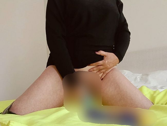 Download: Kinky_MissFeet48 - Dildo und Vibrator, buntes FICKEN mit Buttplug und zweimal fertig!!!