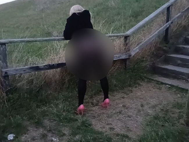 Download: Kinky_MissFeet48 - Outdoor in meiner Strumpfhose auf meinen fetten Arsch gespritzt!!