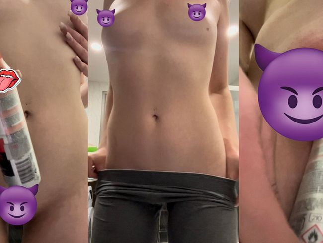 Download: KleineMaja - Ich schiebe mir mein DEOSPRAY in meine enge kleine Pussy und besorge es mir selbst.