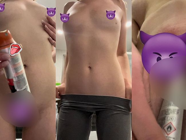 Download: KleineMaja - Ich schiebe mir mein DEOSPRAY in meine enge kleine Pussy und besorge es mir selbst.