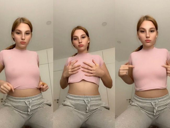 Download: KleineMaja - Ich reite mit meiner engen Teenie Pussy einen RIESENDILDO für dich