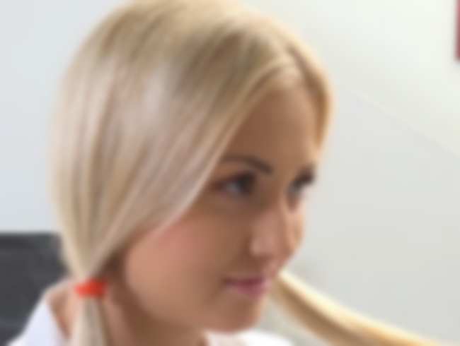 Download: KleineMiriam - Herr Rektor Herr Rektor ich bin so geil, bitte spritzen Sie mich voll!!