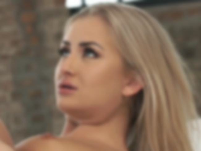 Download: KleineMiriam - Schockstarre! Megaschwanz sprengt meine Teenymuschi!!!