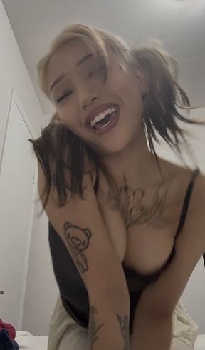 Download: KorinnaBabyy - „Betteln um dein Sperma: Die verführerische Sirene bittet um freche Masturbation!