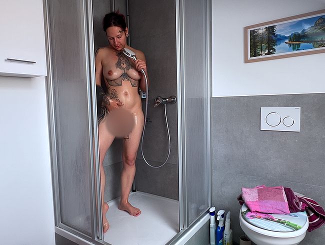 Download: KristalSkye - Shower Power! Mach die Fotze nass !!