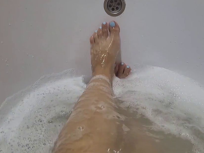 Download: KristinaSlut - Fußfetisch im Badezimmer. zehen, sohlen , scheide.