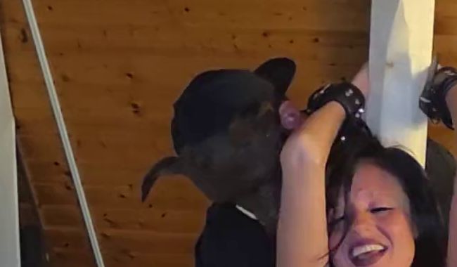 Download: KristyUndDerKeiler - Kitzelfolter und Herausforderung Nicht loslassen! Challenge im knappen Bikini