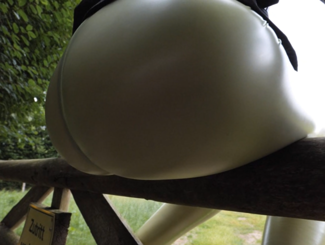 Download: Lady-Amy - Cameltoe, Po und Flip Flops - mein geiler Arsch - schau ihn Dir an