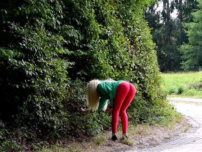 Download: Lady-Amy - Beobachtungen grün / rot .... grüne Jacke und rote Leggings