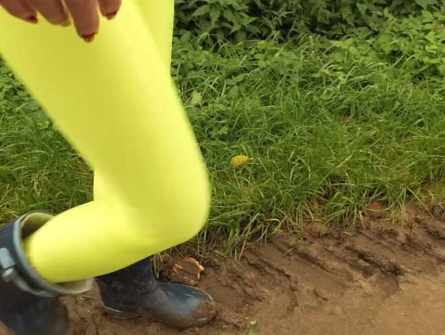 Download: Lady-Amy - Gummistiefel in Trekerspur - Du stehst auf Gummistiefel? Hier wird es matschig