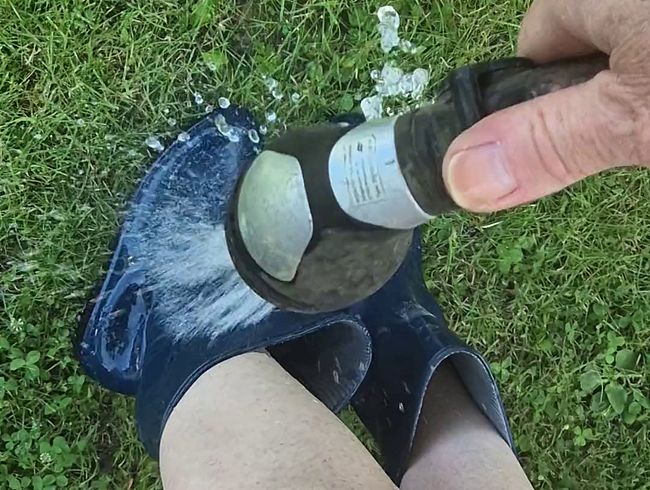 Download: Lady-Amy - Gummistiefel Pflege - aus dreckig wird sauber .... schaue mir beim reinigen zu