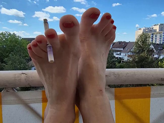 Download: Lady-Amy - Füsse und Beine auf dem Balkon .... ich mach es mir gemütlich und genieße das Wetter