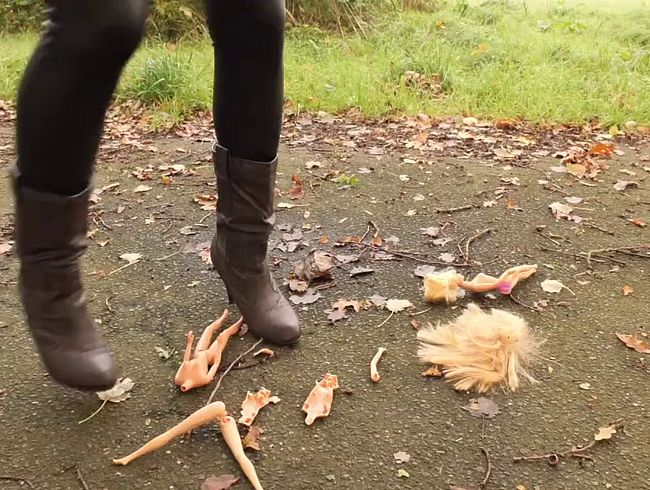 Download: Lady-Amy - Crushing meiner Puppen - unter meinen Heels - ich zerstöre sie alle