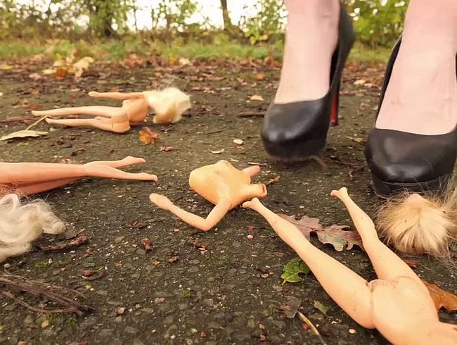 Download: Lady-Amy - Crush fetisch play with dolls - ich zerstöre die Puppen 