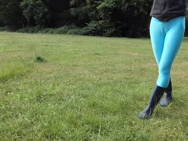 Download: Lady-Amy - Walk in wellies and Leggings - Spazieren in Gummistiefel und Leggings