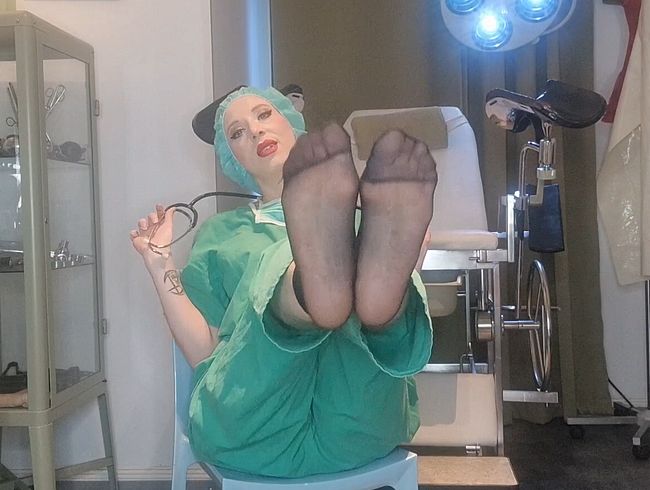 Download: Lady-Naomi-Rouge - Bizarr-Klinik: die verschwitzten Füße der OP-Schwester