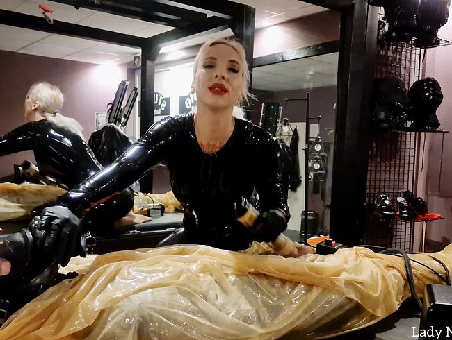 Download: Lady-Naomi-Rouge - Gummisklaventaufe Feuchtes Abmelken NS Venus2000 Melkmaschine