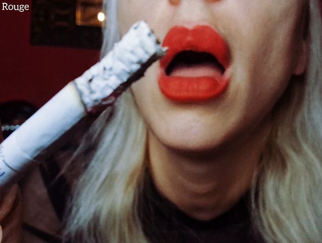 Download: Lady-Naomi-Rouge - Be my Human Ashtray / Rauchfetisch Menschlicher Aschenbecher POV