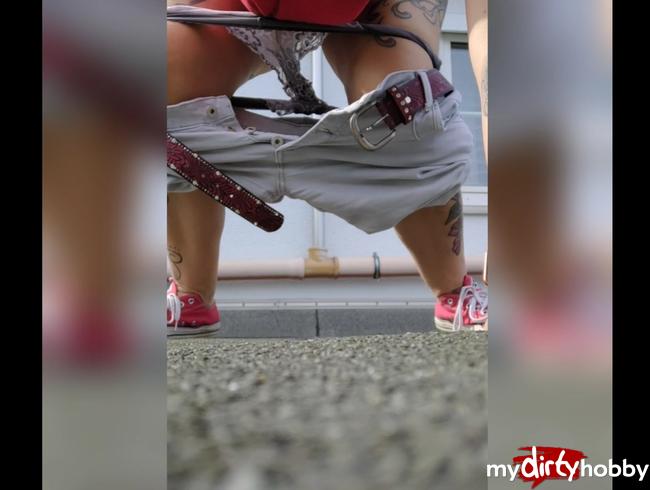 Download: LadyEmma - Auf die Straße gepisst