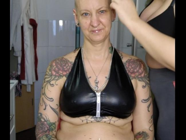 Download: LadyEmma - Blonde Freundin rasiert mich