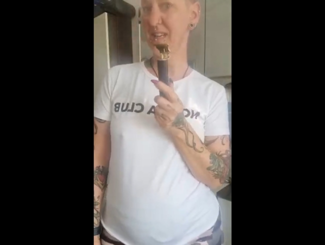 Download: LadyEmma - Neue Maschine getestet und rasiert