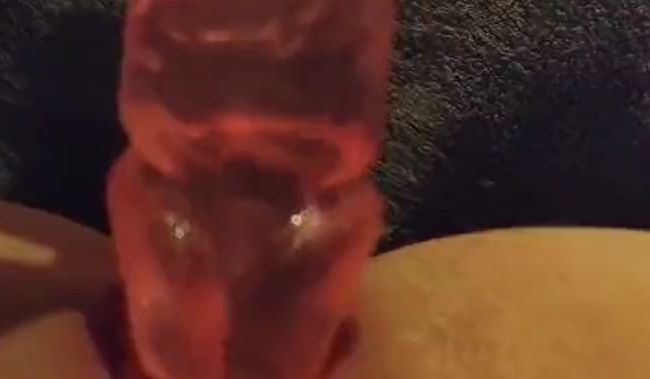 Download: LadyJennifer - ich stecke meinen neuen Dildo in meine enge Pussy - schau mir dabei zu wie ich ihn teste