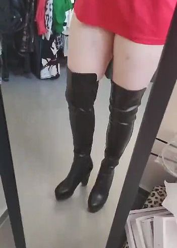 Download: LadyJennifer - Ich laufe in meinen neuen Overknees - gefallen sie dir?