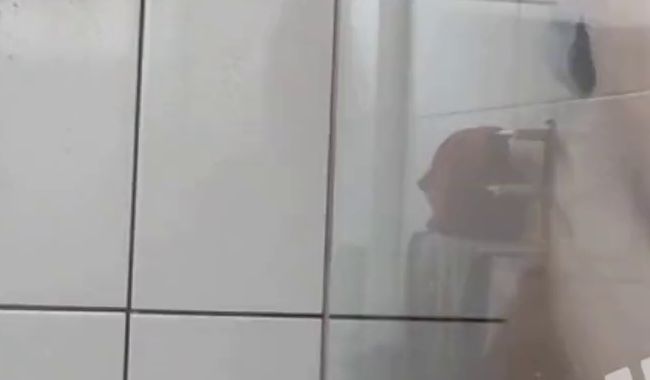 Download: LadyJennifer - Schau mir beim Duschen zu und lass den Spanner raushängen