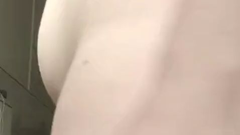 Download: LadyJennifer - Ich zeige dir meinen Körper in meinem hellen Badezimmer