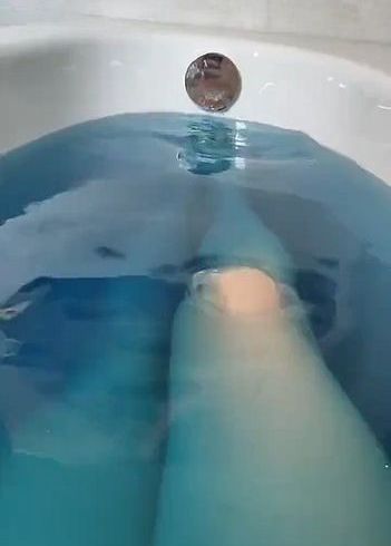 Download: LadyJennifer - Fußliebhaber aufgepasst ?? Es ist ziemlich nass ?