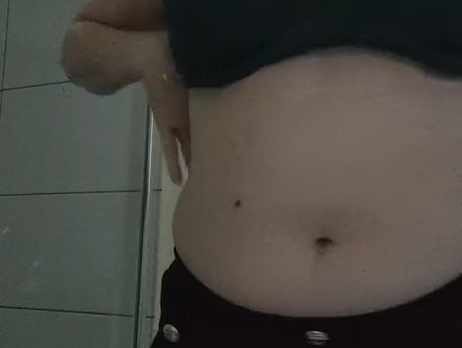 Download: LadyJennifer - Daddy - Ich zieh mich für dich aus - Tittenfreiheit