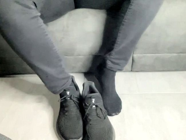 Download: LadyJennifer - Fußcam mit User, Demütigung, Erniedrigung, Schuhgröße 41