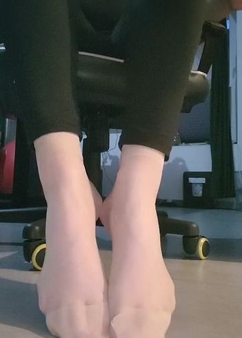 Download: LadyJennifer - Nylonfetisch: Ich ziehe meine Nylons am Ende für dich aus