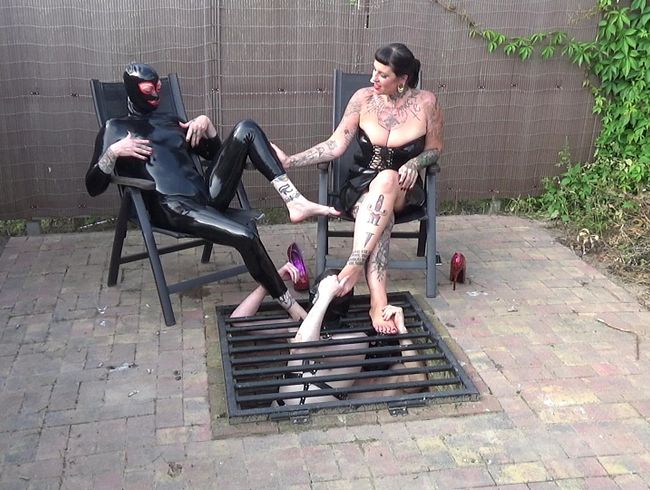 Download: LadyVampira - Dugout Foot Ignore 1