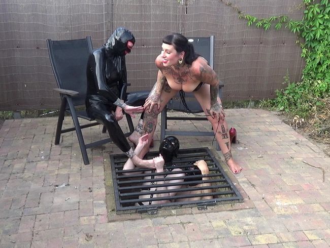 Download: LadyVampira - Dugout Foot Ignore 2