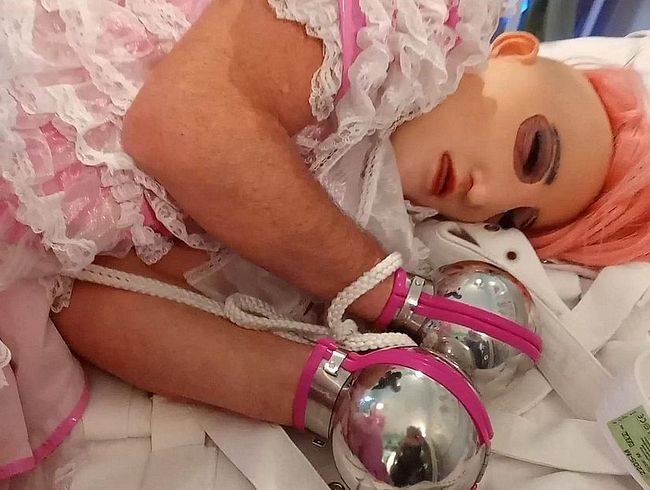 Download: LadyVampira - Sissys Dream 1