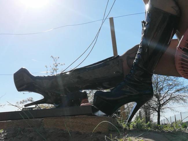 Download: LadyVampira - Domme On Dugout 2