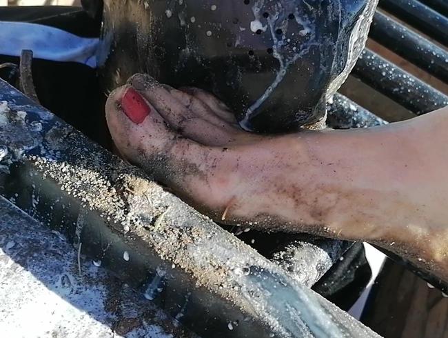 Download: LadyVampira - Domme On Dugout 3