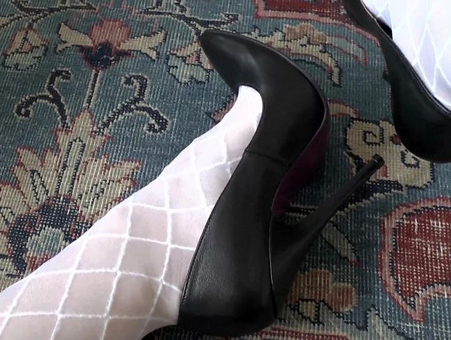 Download: LadyVictoria - Spritze ab auf meine Heels Füße, JOI, POV, Lady Victoria